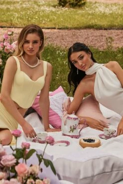 Sofia - White -Alamour The Label Shop 59 de3a3e40 bdb9 4a29 adb6 71ff47082581